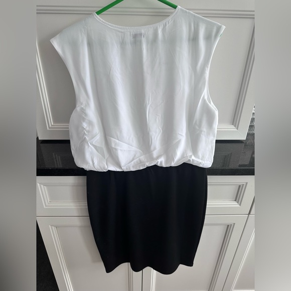 Guess one-piece dress - Picture 4 of 4